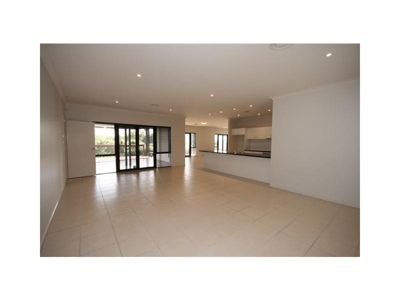 33 Dotterel Crescent, North Lakes QLD 4509