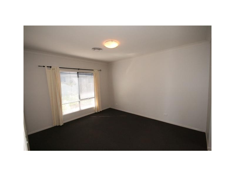 33 Dotterel Crescent, North Lakes QLD 4509