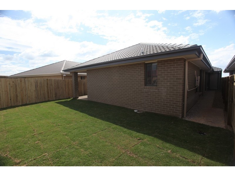 5 Williams Crescent, North Lakes QLD 4509
