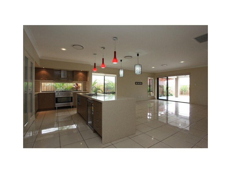 130 Mackintosh Drive, North Lakes QLD 4509