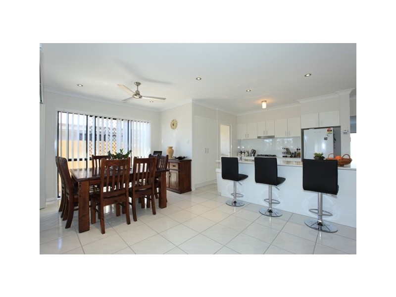 27 Merion Crescent, North Lakes QLD 4509