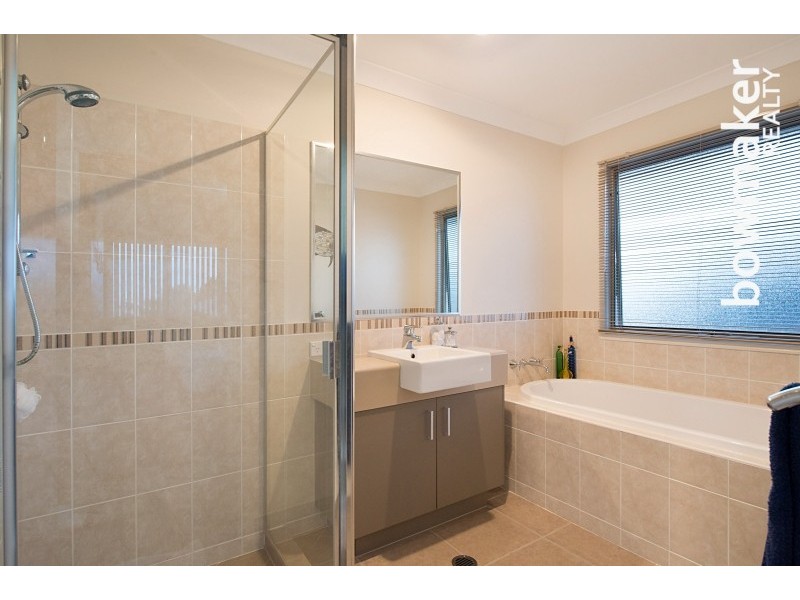 24 Wallaroo Circuit, North Lakes QLD 4509