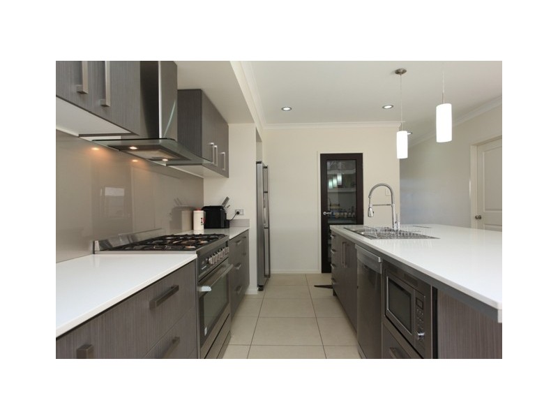 2 Yarrow Circuit, Griffin QLD 4503