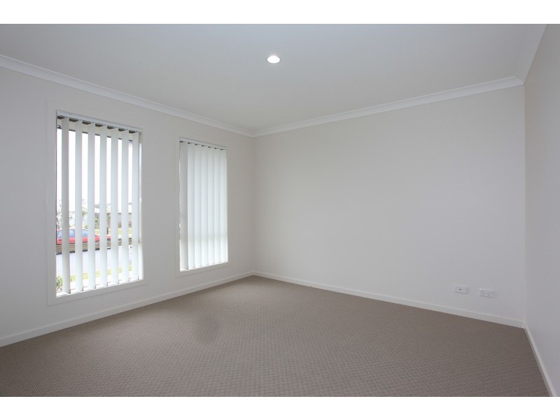 60 Mackintosh Drive, North Lakes QLD 4509