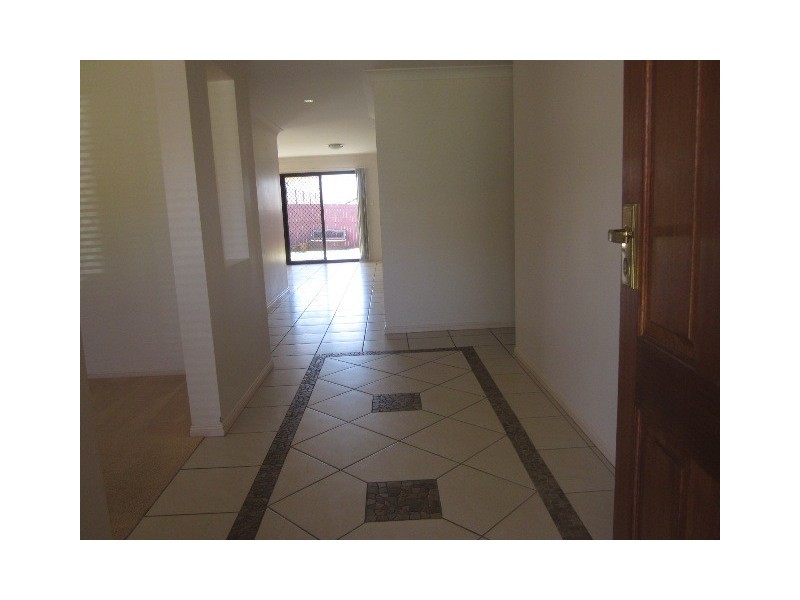 8 Raimondo Court, Dakabin QLD 4503