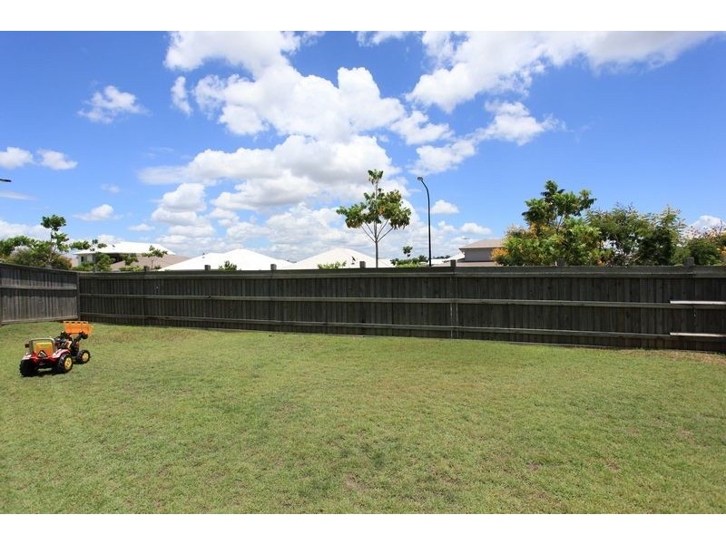 33 Cottonwood Circuit, North Lakes QLD 4509