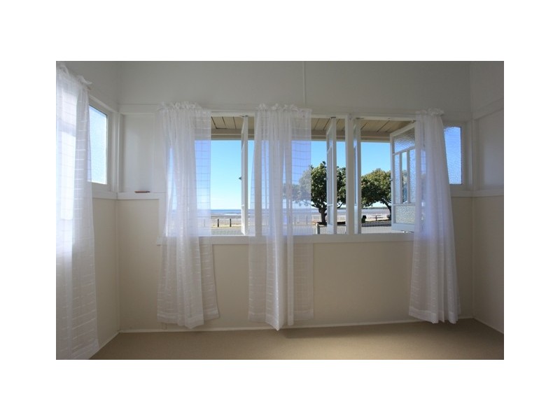 1 Esplanade, Deception Bay QLD 4508