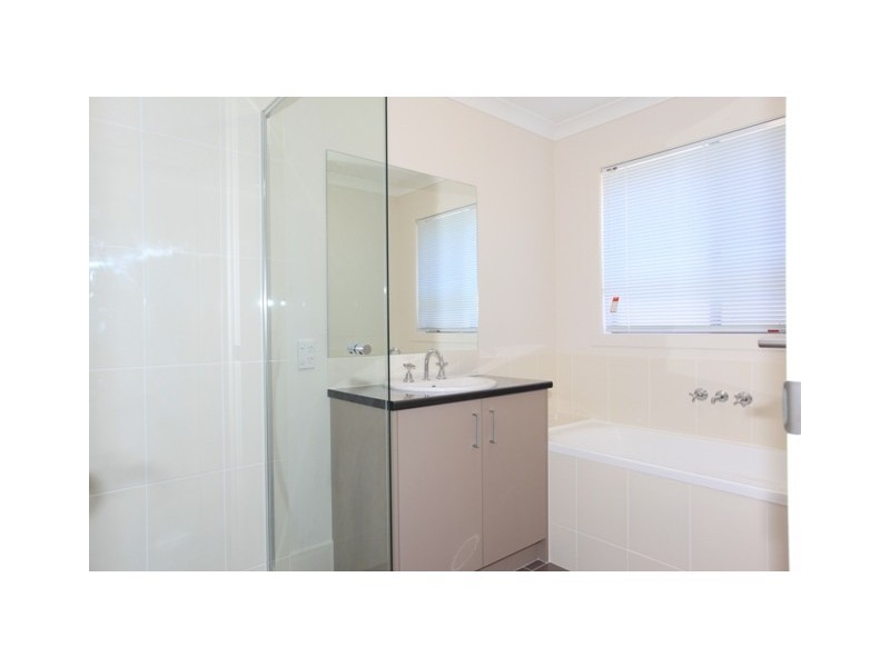 24 Williams Crescent, North Lakes QLD 4509