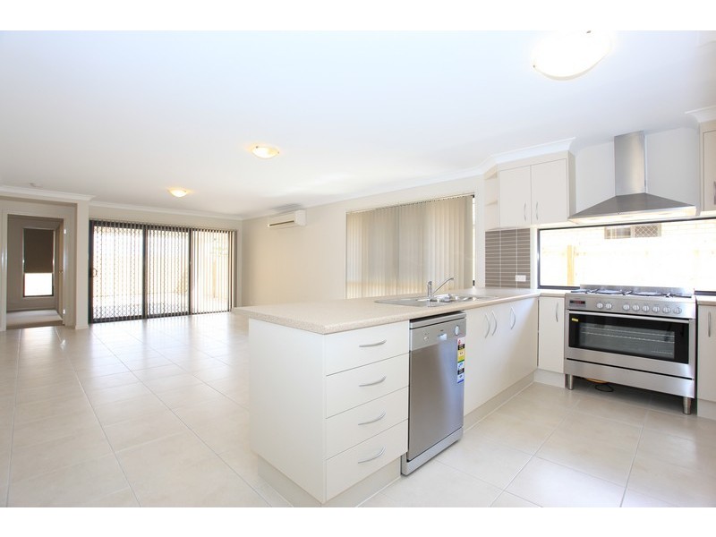 4 Edward Close, North Lakes QLD 4509