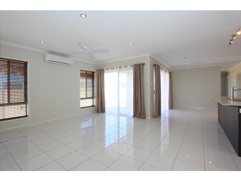 10 Friars Crescent, North Lakes QLD 4509