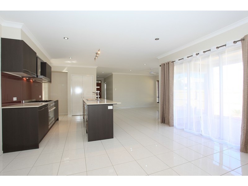 10 Friars Crescent, North Lakes QLD 4509