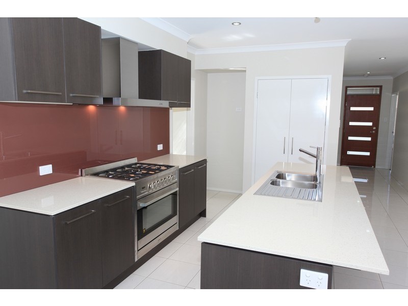 10 Friars Crescent, North Lakes QLD 4509