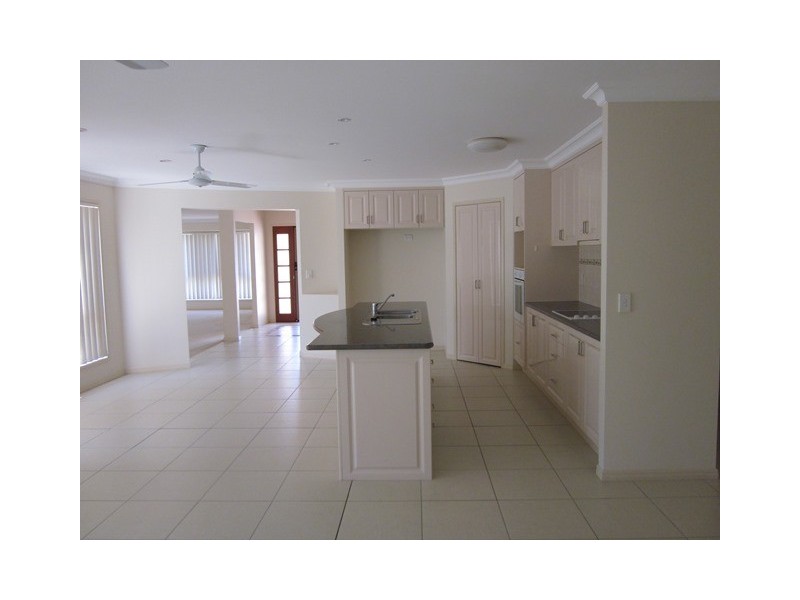 8 Leichhardt Avenue, Rothwell QLD 4022