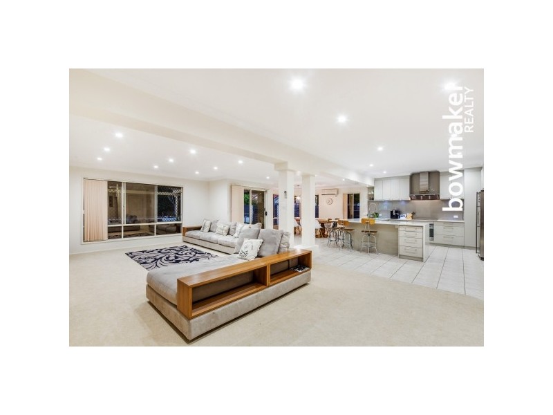 32 Lochside Drive, North Lakes QLD 4509
