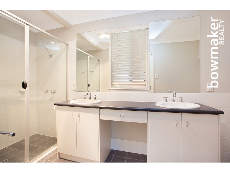 4 Whitfield Cres, North Lakes QLD 4509