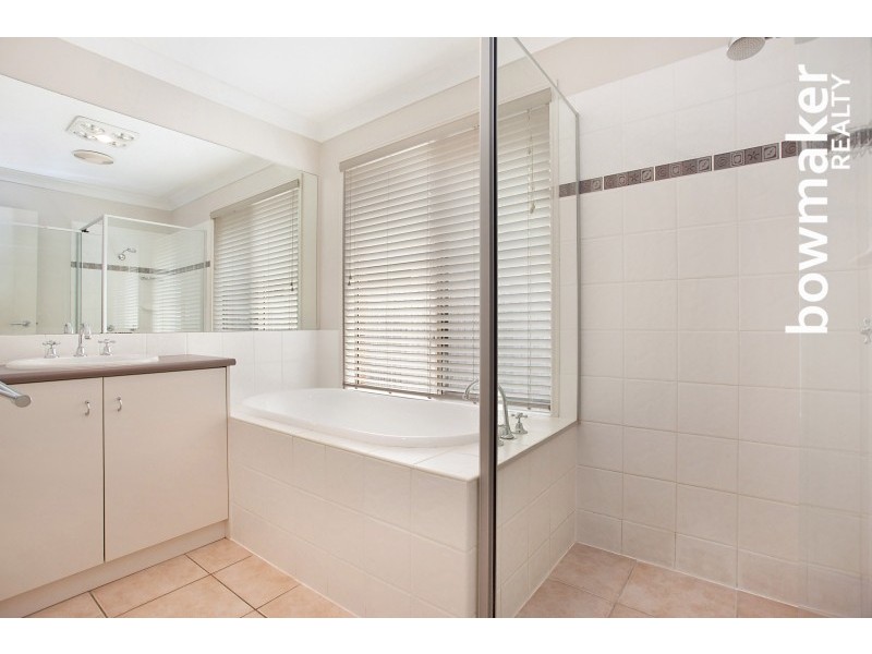 4 Whitfield Cres, North Lakes QLD 4509