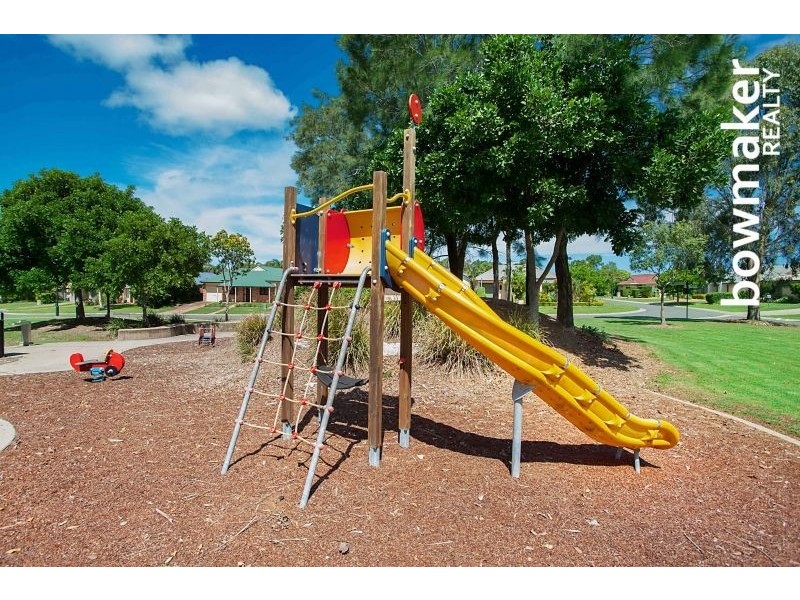 4 Whitfield Cres, North Lakes QLD 4509