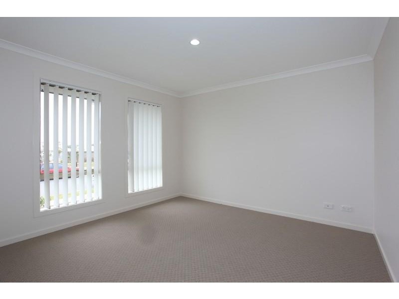 60 Mackintosh Drive, North Lakes QLD 4509