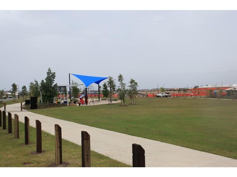 60 Mackintosh Drive, North Lakes QLD 4509