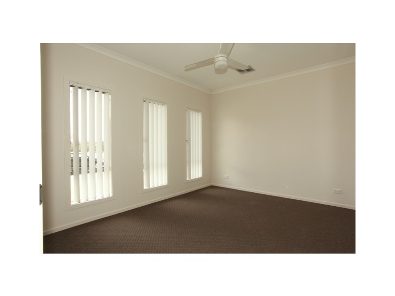 27 Dunes Crescent, North Lakes QLD 4509