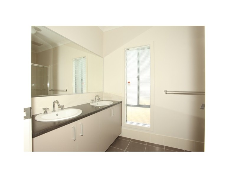 27 Dunes Crescent, North Lakes QLD 4509