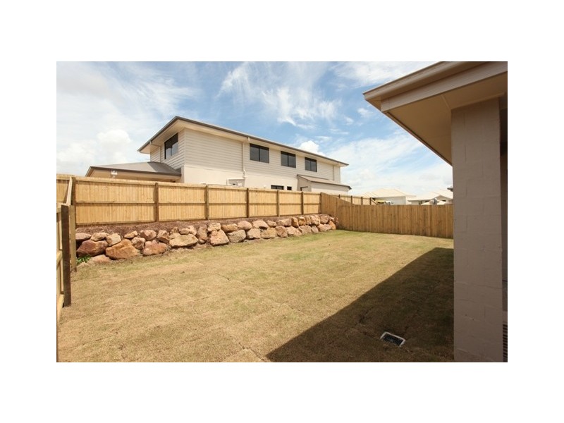 27 Dunes Crescent, North Lakes QLD 4509