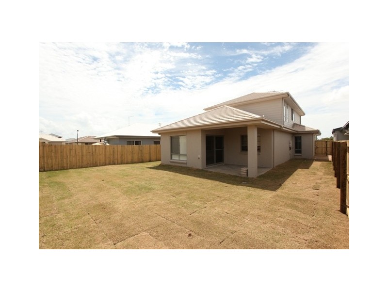 27 Dunes Crescent, North Lakes QLD 4509