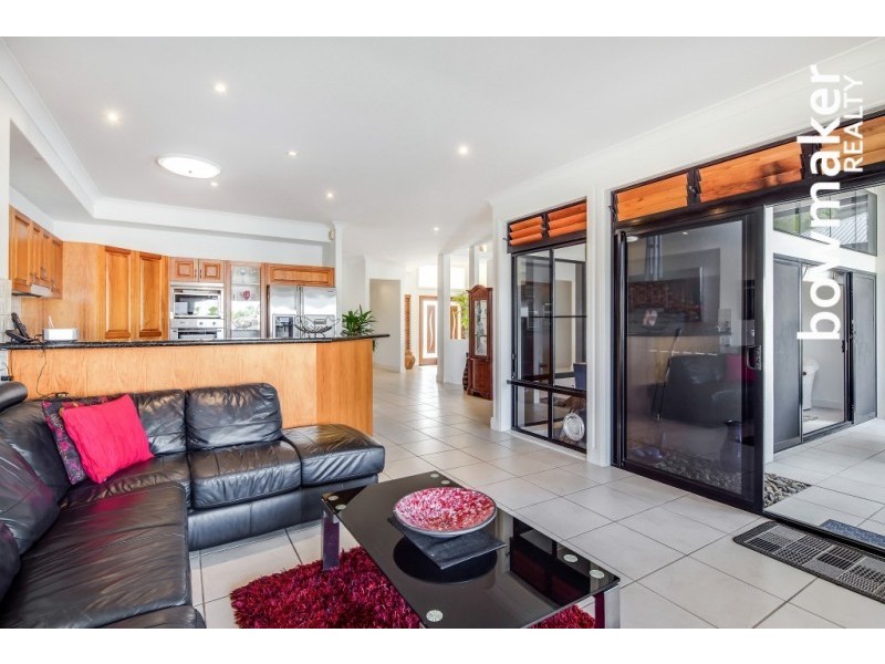 6 Thistle Court, Newport QLD 4020