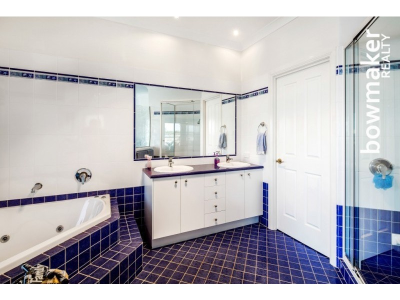 6 Thistle Court, Newport QLD 4020