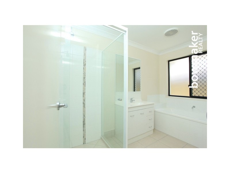 25 Dunes Crescent, North Lakes QLD 4509