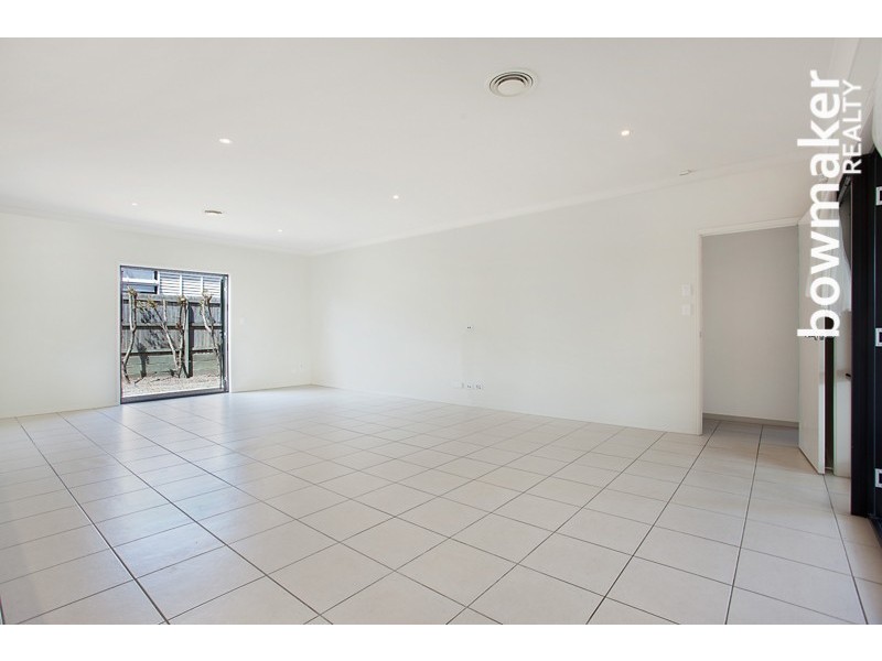 33 Dotterel Crescent, North Lakes QLD 4509