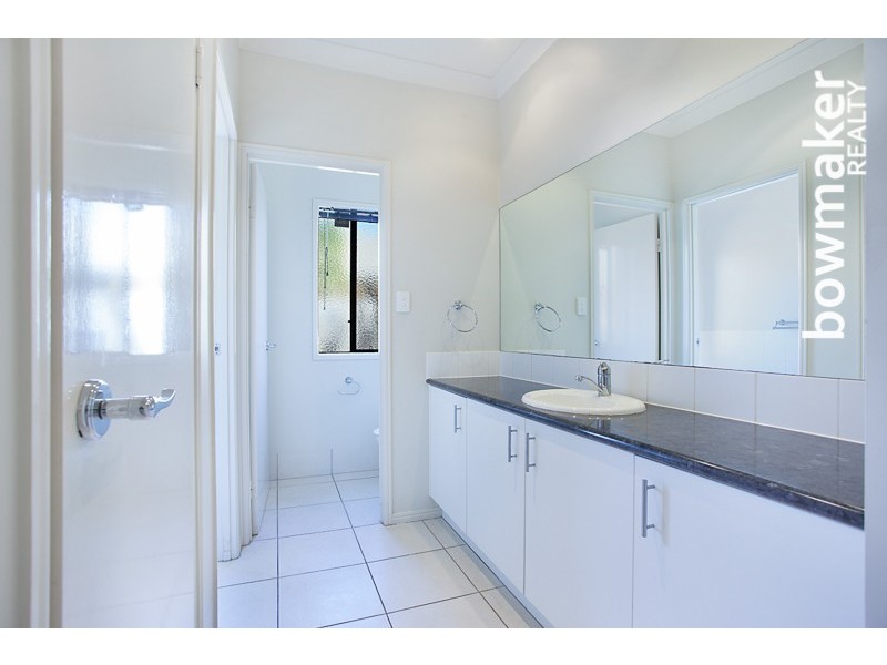 33 Dotterel Crescent, North Lakes QLD 4509