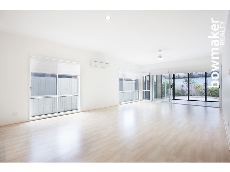 12 Chase Crescent, North Lakes QLD 4509