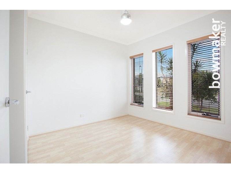 12 Chase Crescent, North Lakes QLD 4509