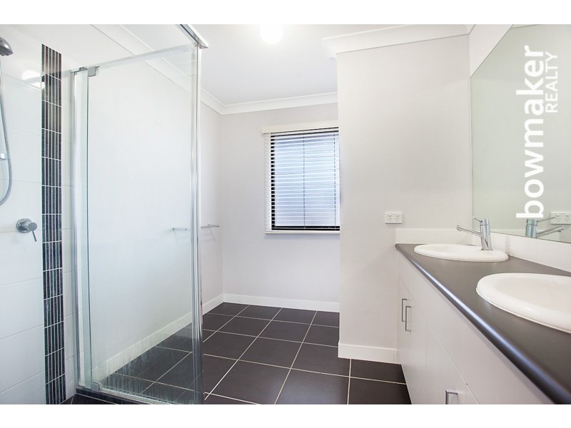 1 Riviera Cres, North Lakes QLD 4509