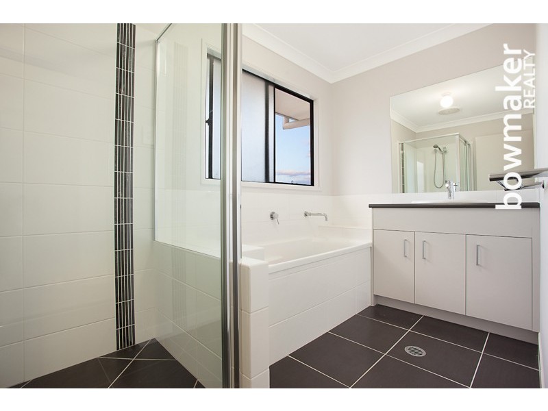 1 Riviera Cres, North Lakes QLD 4509