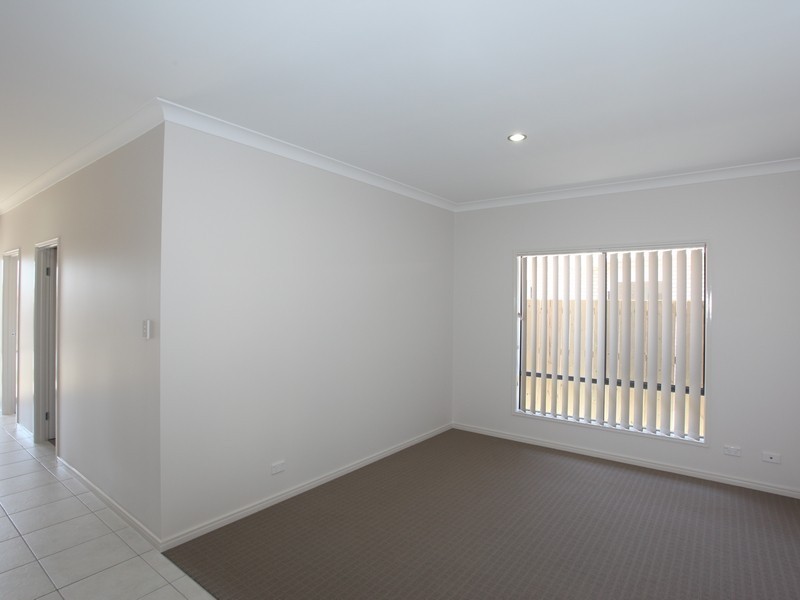 8 Sunjoy Place, North Lakes QLD 4509