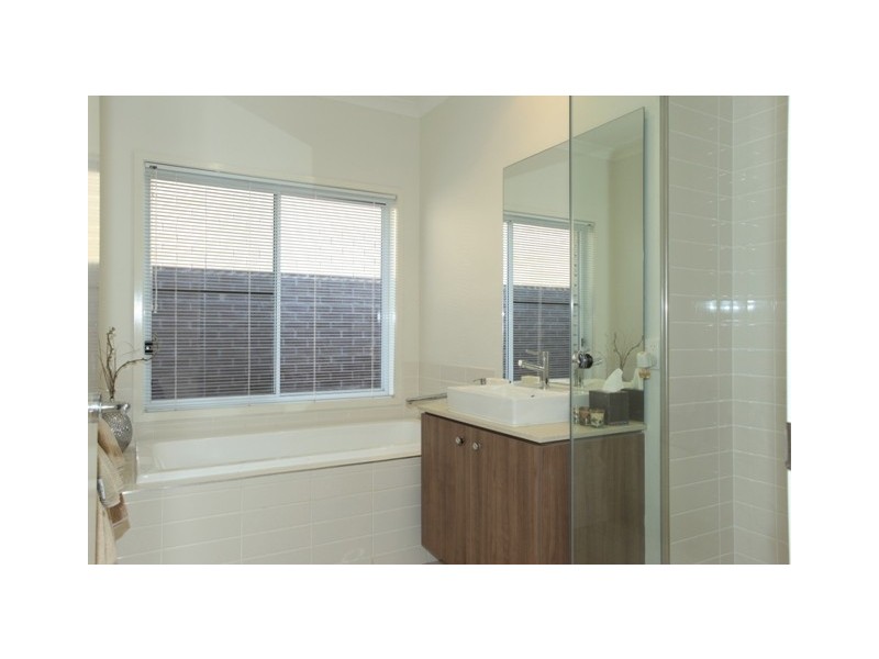 11 Chrysler Parade, North Lakes QLD 4509