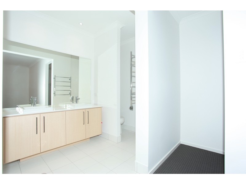 8 Lanagan Circuit, North Lakes QLD 4509