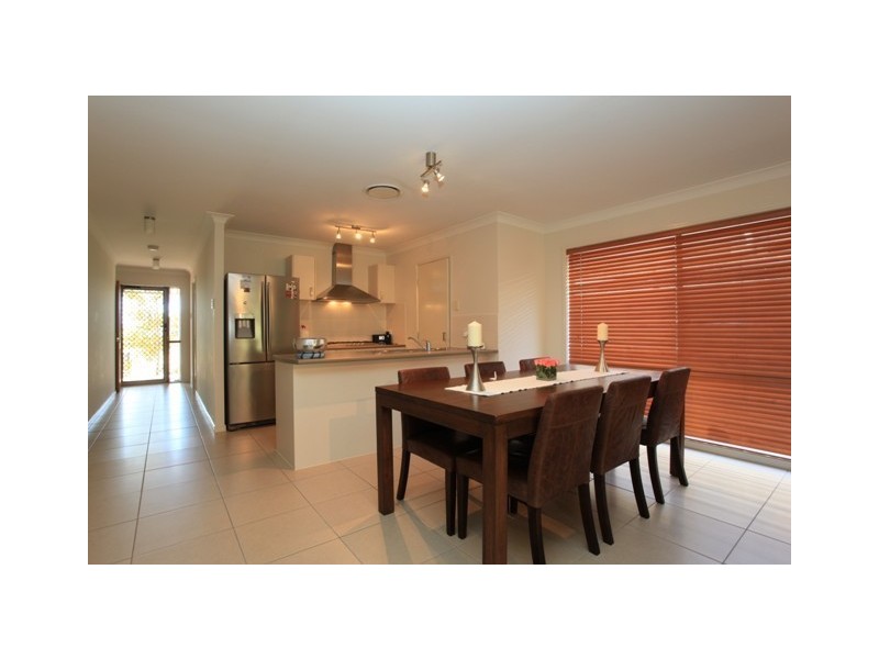 90 Mackintosh Drive, North Lakes QLD 4509