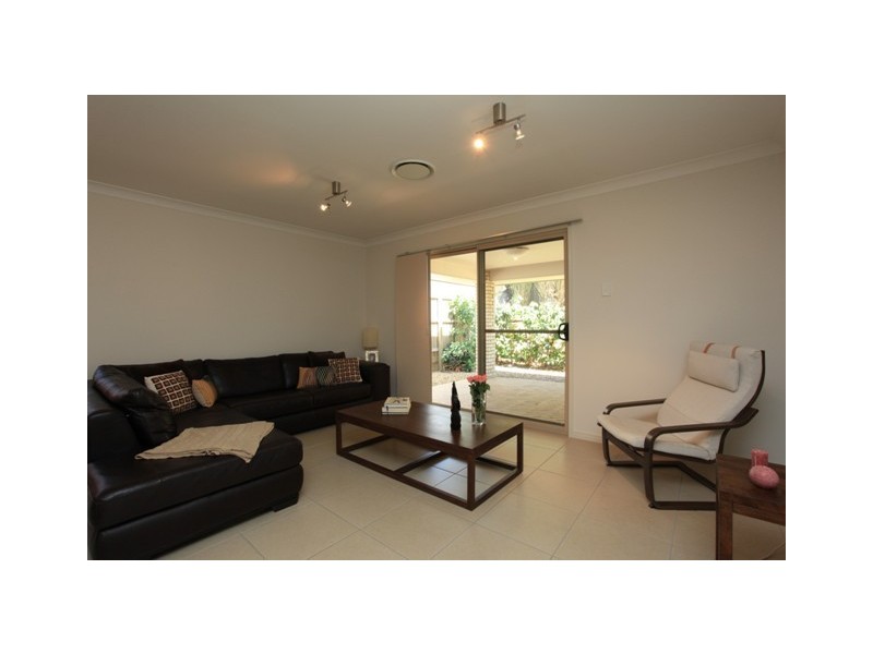 90 Mackintosh Drive, North Lakes QLD 4509