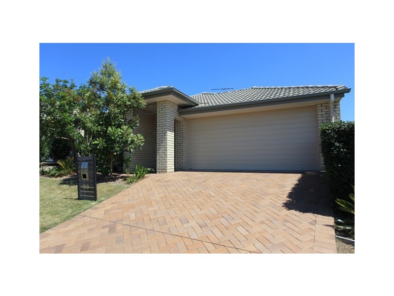 90 Mackintosh Drive, North Lakes QLD 4509