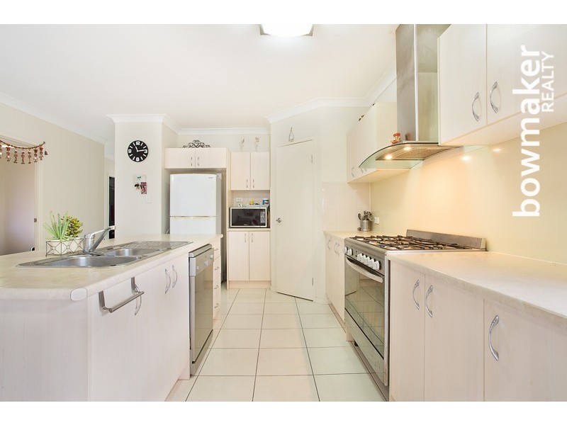 6 Williams Crescent, North Lakes QLD 4509