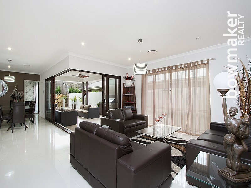 14 Cowen Terrace, North Lakes QLD 4509