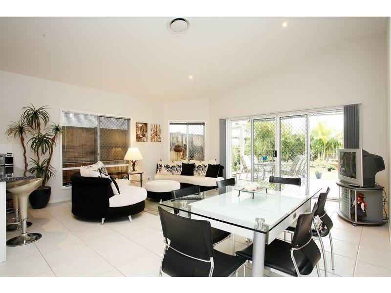 27 Cottonwood Cct, North Lakes QLD 4509