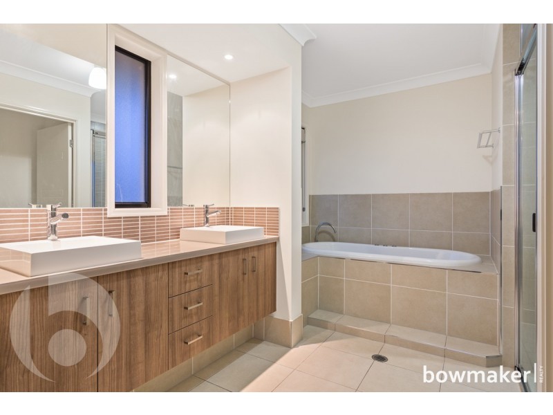 42 Nicklaus Parade, North Lakes QLD 4509