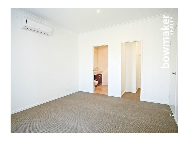 15 Rawlins Crescent, North Lakes QLD 4509