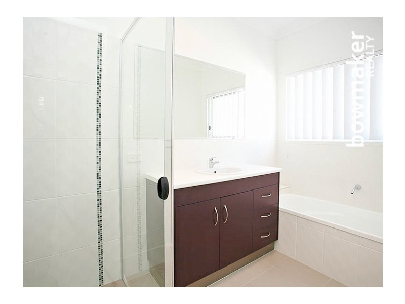 15 Rawlins Crescent, North Lakes QLD 4509