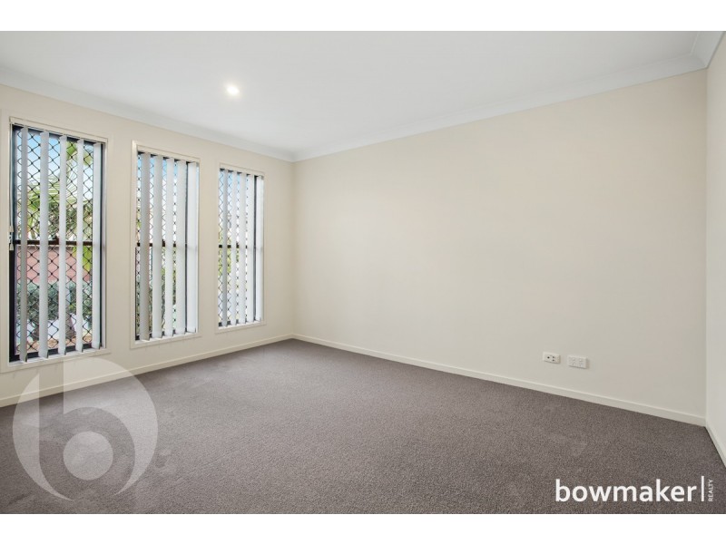 25 Dunes Crescent, North Lakes QLD 4509