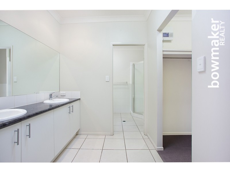 33 Dotterel Crescent, North Lakes QLD 4509